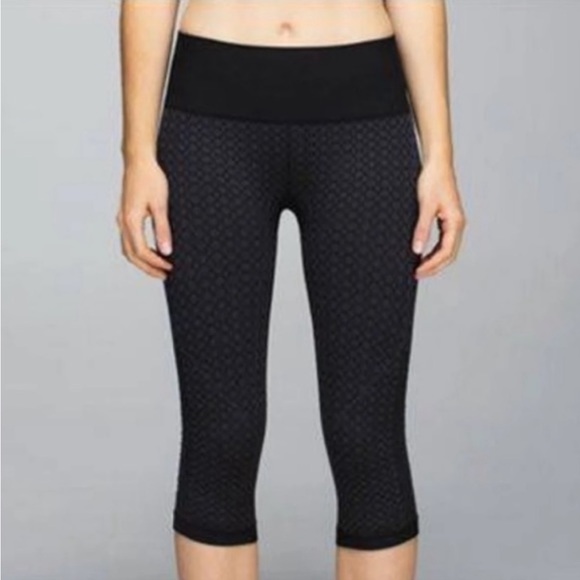 lululemon “In The Flow II” Seamless Crop, Size 2 - Picture 2 of 12